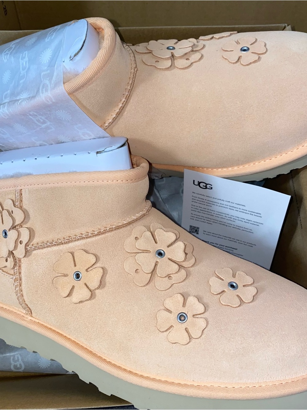 UGG Boots woman size 11 Ultra mini Fleur New in original box